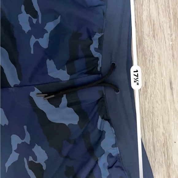 Under Armour Men's Blue Camo joggers - Picture 8 of 9